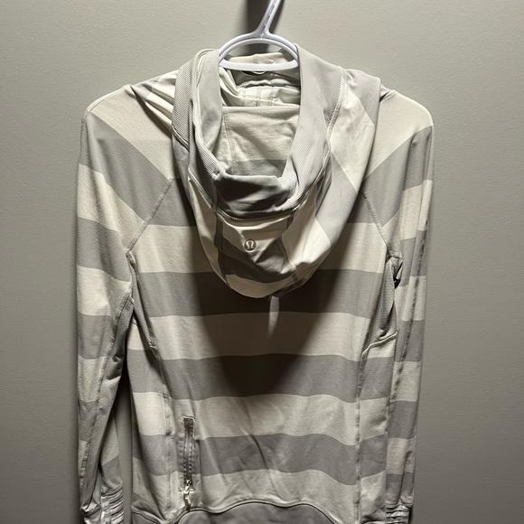 Lululemon pull over - Picture 2 of 3